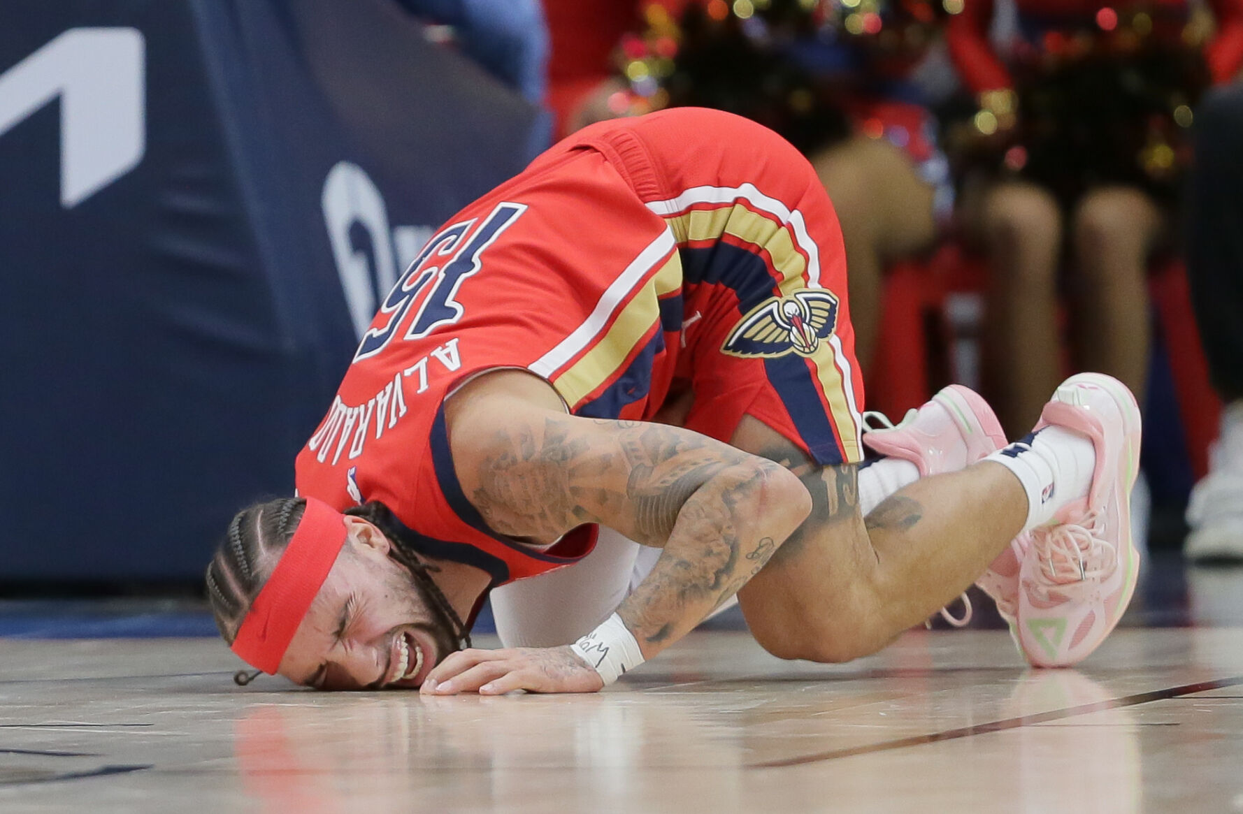 NO.pelicanstimberwolves.121223.1342.jpg